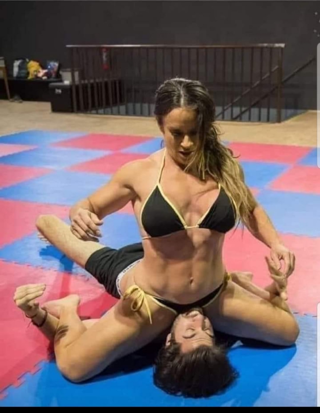 Mixed ballbusting fight fan pictures