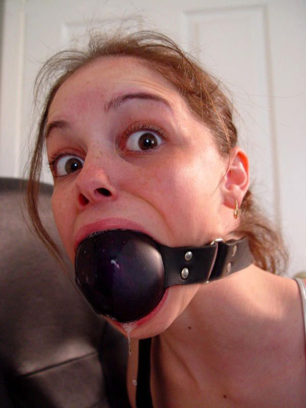 Inflatable gag bondage