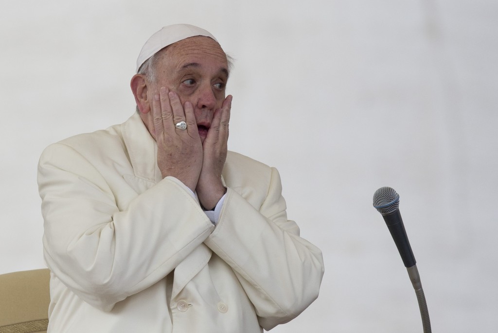 Papa Francisco desesperación  Blank Meme Template