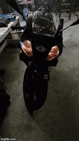 knipperlichten voor motor aan | image tagged in gifs | made w/ Imgflip video-to-gif maker