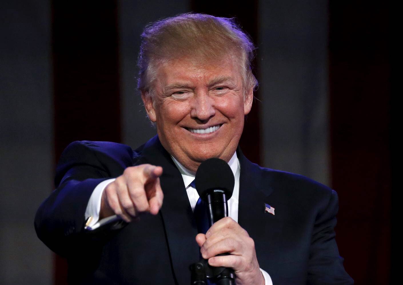 Trump pointing Blank Meme Template
