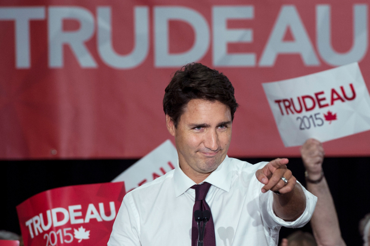 Point and grin Justin trudeau Blank Meme Template