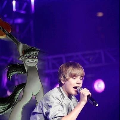 Octavia/Bieber Blank Meme Template