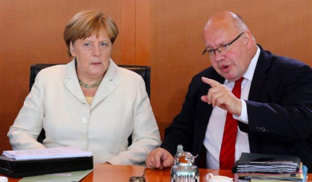 High Quality Merkel und Altmaier Blank Meme Template