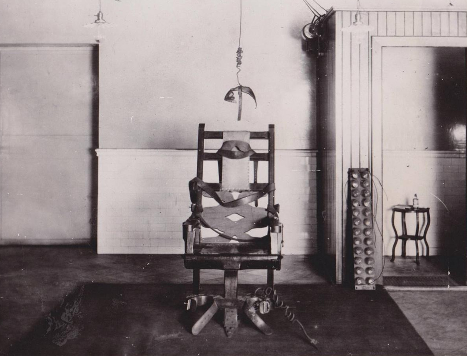 High Quality electric chair bw Blank Meme Template