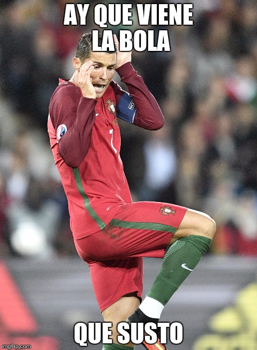 Cristiano Ronaldo | AY QUE VIENE LA BOLA; QUE SUSTO | image tagged in cristiano ronaldo | made w/ Imgflip meme maker