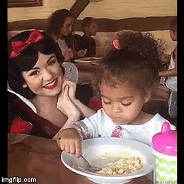 1pt5mi The look on your face when you just want to eat your mac and cheese