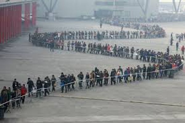 Very long line in plaza 600 x 400 Blank Template - Imgflip