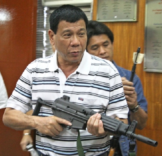 Rodrigo Duterte flingue les dealers Blank Meme Template