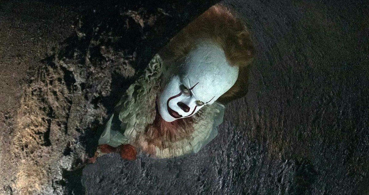 Pennywise peeking Blank Meme Template