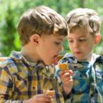 Kids eating ice cream cone