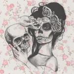 Girls without a brain loves skulls