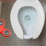 fidget spinner open toilet