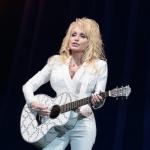 Dolly Parton y su flying guitar