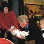 Gangbang MJ and Clinton plus baby