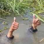 Drowning thumbs up