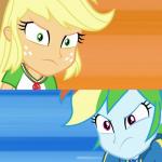 Applejack vs Rainbow Dash