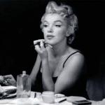 Marilyn Monroe Applying Lipstick