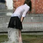 Girl in the Fountain meme