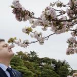 Poroshenko Smells Flowers