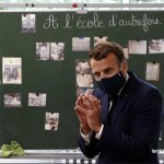 Macron à l'école en masque