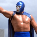 Blue demon señalando