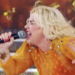 esmeralda mitre canta a los gritos