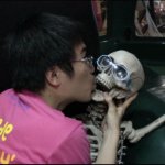 Kissing skulls