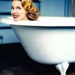 Kylie bathtub