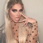 Kesha selfie