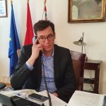 Karácsony Gergely telefonál - man with phone
