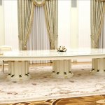 Putin, Macron, looong table