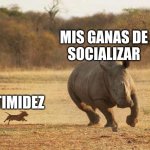 Lamentablemente a veces pasa | MIS GANAS DE
SOCIALIZAR; MI TIMIDEZ | image tagged in animals | made w/ Imgflip meme maker