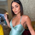 Vanessa Hudgens selfie