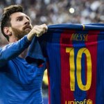 Messi showing shirt