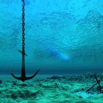 Anchor hanging short of sea bottom JPP