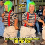 Enano medio metro bailando