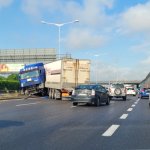 lorry crash head turning