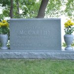 joseph r. McCarthy's grave anti- (...)