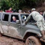 El mierdas de palacio amlo en Jeep inundación en Acapulco