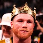 Canelo Alvarez con corona