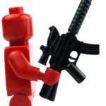 red Lego-minifig holding an M16A3 with Acog-Scope