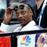 Snoop @ Olympics lifting shades