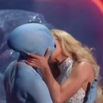 Sabrina Carpenter and Alien kiss