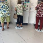 Y así se comprueba que todas las señoras visten igual