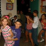 Engendros mocosos bailando reggaeton twerking perreando