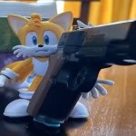 tails with gun