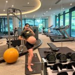 pregnant woman at the gym