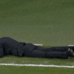 Diego ”Cholo” Simeone fell off of the ground meme