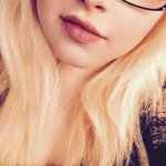 Clueless blonde meme